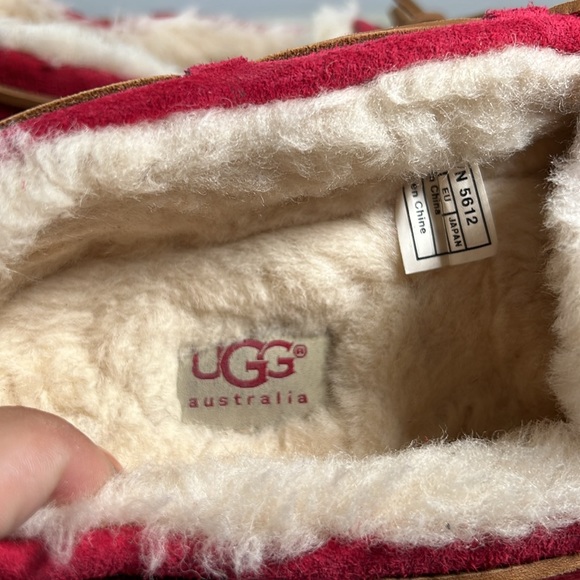 UGG Sheepskin Slippers Shearling Moccasins Red Suede Slip On Loafers Dakota - Picture 10 of 12